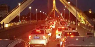 Concentración en Sevilla contra el intruísmo de las VTC Concentración en Sevilla contra el intruísmo de las VTC