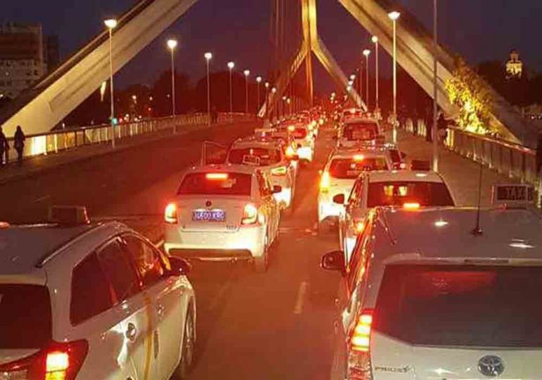 Concentración en Sevilla contra el intruísmo de las VTC