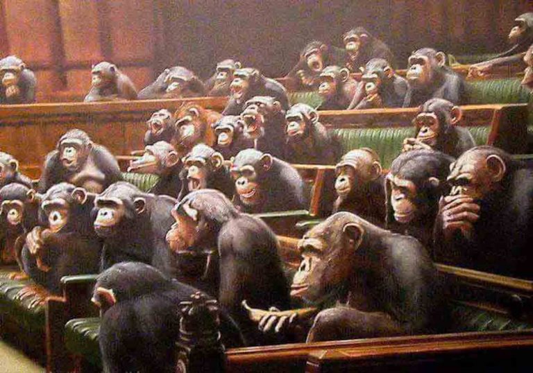 LA QUINTA CALUMNIA – Decadencia Política