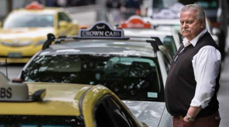 Los taxistas de Australia demandan a Uber