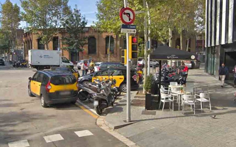 Afectación de la parada de taxi de calle Llacuna, 22-24