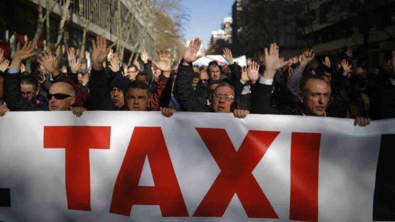Taxi Project amplía su denuncia ante la Fiscalía contra Uber por una adjudicación de contratos de la CAM