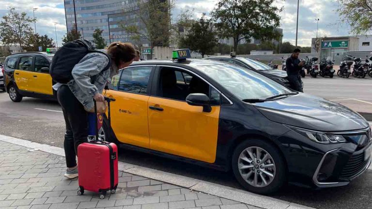 Nova política lingüística al taxi de l’AMB