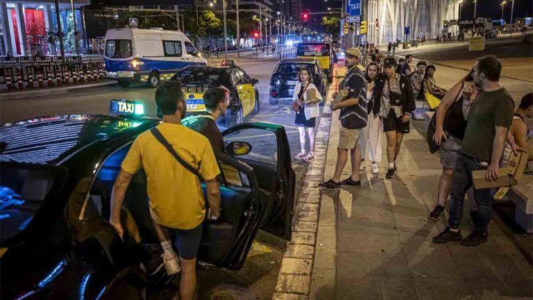 Refuerzo especial de taxis y seguridad para las salidas masivas del Cruïlla
